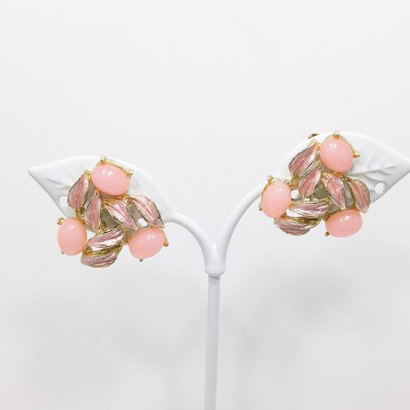 Judy Lee Pink Lucite Enamel Clip Earrings Gold Tone 1950s Vintage Jewelry - Picture 2 of 10